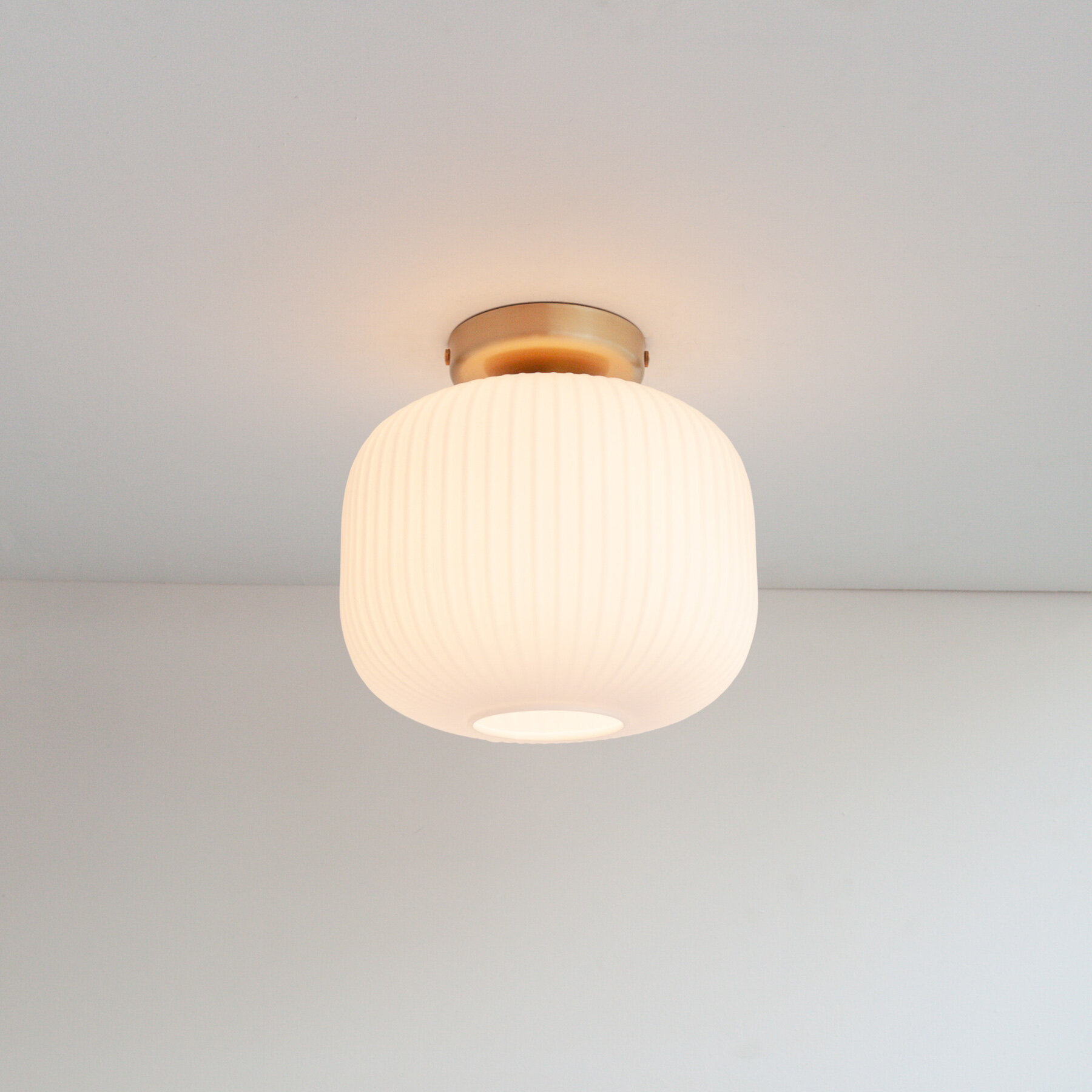 Flush ceiling bell lantern outlet